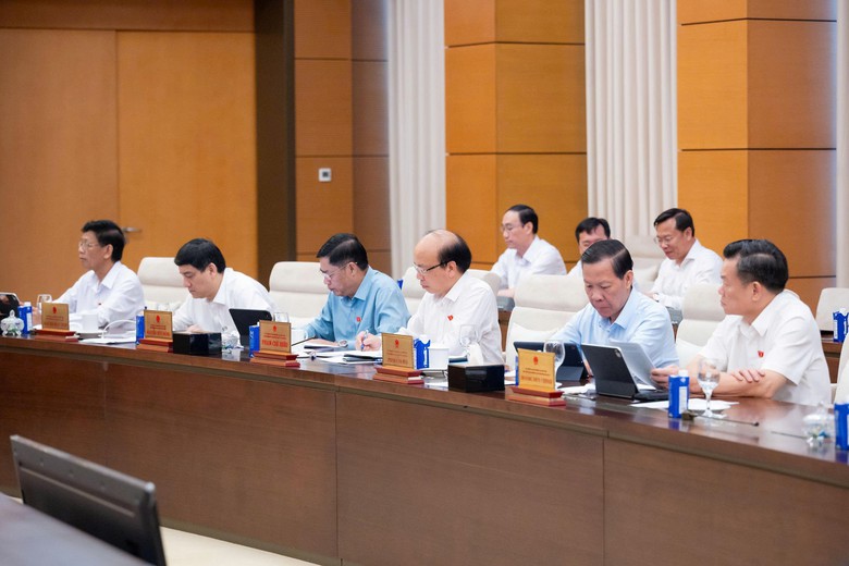 X&acirc;y dựng Luật để kiến tạo khu&ocirc;n khổ ph&aacute;p l&yacute; đủ tầm dẫn dắt ph&aacute;t triển đ&ocirc; thị nhiều năm tới - Ảnh 9.