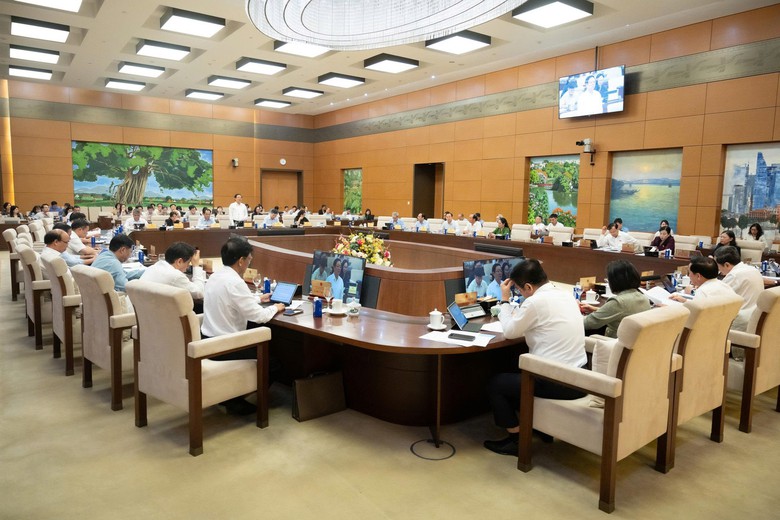 Ủy ban Thường vụ Quốc hội cho &yacute; kiến về định hướng sửa đổi Luật Đất đai năm 2024 - Ảnh 11.