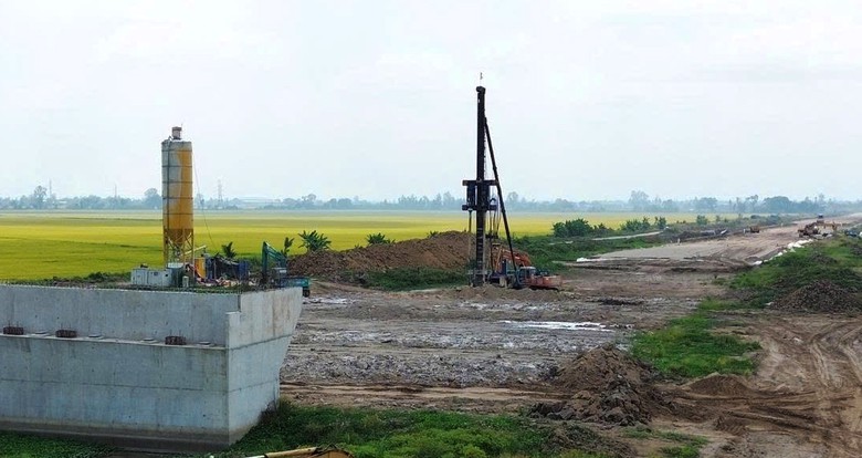 Cần Thơ mở mỏ c&aacute;t phục vụ cao tốc Ch&acirc;u Đốc - Cần Thơ - S&oacute;c Trăng - Ảnh 2.