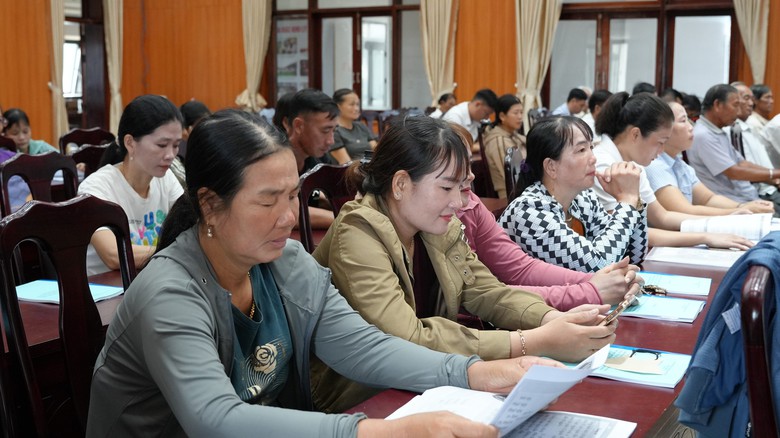 Tuy&ecirc;n truyền, phổ biến ph&aacute;p luật về vận tải v&agrave; an to&agrave;n đường thủy nội địa tại L&yacute; Sơn - Ảnh 4.