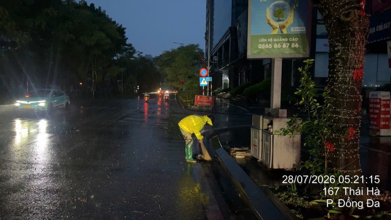 Mưa lớn c&oacute; nơi gần đạt gần 200mm, H&agrave; Nội chủ động vận h&agrave;nh hệ thống chống ngập - Ảnh 2.