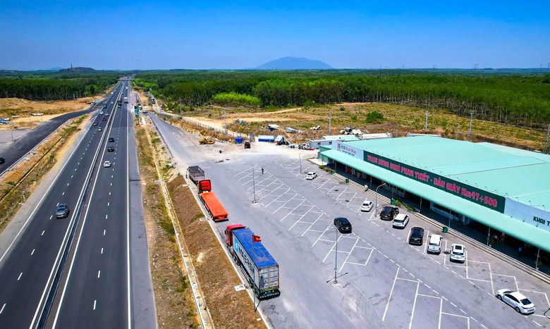 Cảnh b&aacute;o chủ đầu tư thi c&ocirc;ng chậm tiến độ trạm dừng nghỉ cao tốc Phan Thiết - Dầu Gi&acirc;y - Ảnh 1.