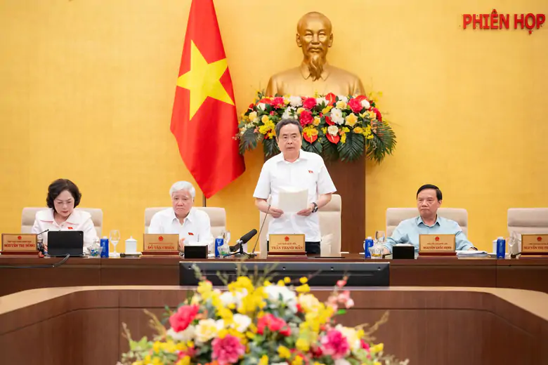 Chủ tịch Quốc hội: Kh&ocirc;ng coi tr&igrave;nh xong hồ sơ l&agrave; ho&agrave;n th&agrave;nh nhiệm vụ, mỗi lần tiếp thu, chỉnh l&yacute; phải l&agrave;m dự thảo r&otilde; hơn, khả thi hơn - Ảnh 2.
