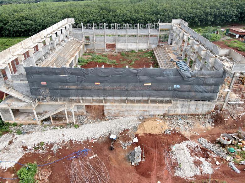 Đắk Lắk: Nứt g&atilde;y kết cấu nh&agrave; thi đấu 1.000 chỗ khi đang thi c&ocirc;ng - Ảnh 2.