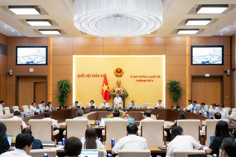 Ủy ban Thường vụ Quốc hội cho &yacute; kiến về ch&iacute;nh s&aacute;ch sửa đổi Luật Nh&agrave; ở năm 2023 - Ảnh 1.