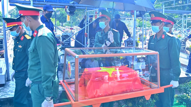 Cà Mau: Khai quật, lấy mẫu sinh phẩm xác định danh tính 263 liệt sĩ chưa xác định được thông tin - Ảnh 2.