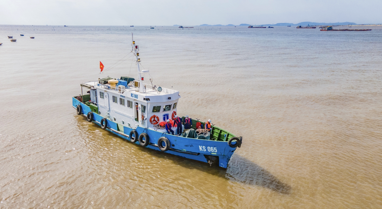 Phương tiện tiếp tế, bảo tr&igrave; đ&egrave;n biển phải lắp đặt thiết bị gi&aacute;m s&aacute;t từ 1/9 - Ảnh 1.