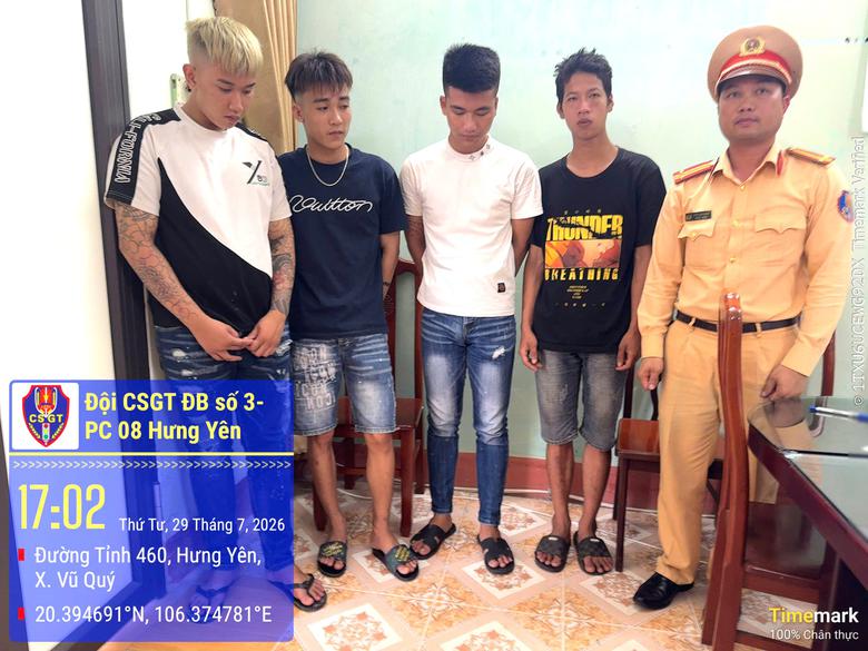 Hưng Y&ecirc;n: Triệu tập nh&oacute;m thanh ni&ecirc;n bốc đầu xe m&aacute;y livestream nguy hiểm - Ảnh 1.