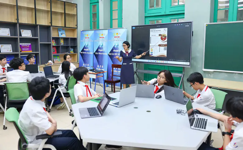 H&agrave; Nội tuyển gần 860 gi&aacute;o vi&ecirc;n, chuẩn bị nh&acirc;n lực cho năm học mới - Ảnh 1.