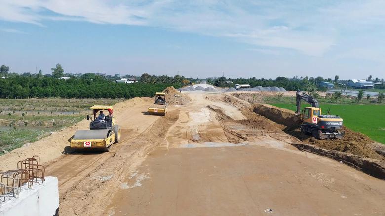 Bộ X&acirc;y dựng đề xuất giao đầu mối điều phối vật liệu thi c&ocirc;ng cao tốc khu vực ĐBSCL - Ảnh 3.