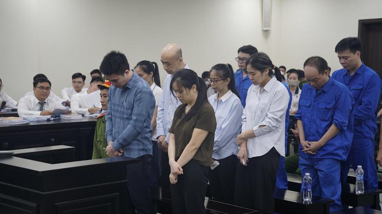 Hai cựu c&aacute;n bộ hải quan bị phạt t&ugrave; trong vụ 100 tấn thực phẩm chức năng giả - Ảnh 2.