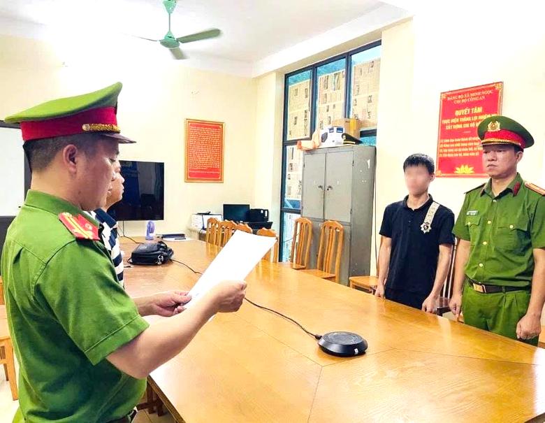 Khởi tố l&aacute;i xe g&acirc;y tai nạn khiến du kh&aacute;ch người Anh tử vong ở Tuy&ecirc;n Quang - Ảnh 1.