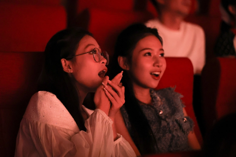 Đưa sử Việt l&ecirc;n s&acirc;n khấu bằng c&ocirc;ng nghệ nhập vai - Ảnh 7.