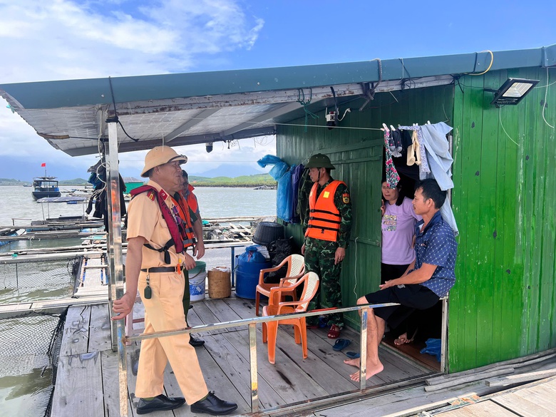 Quảng Ninh bảo đảm an toàn cho hơn 5.600 du khách vẫn lưu trú ngoài đảo trước bão số 1 - Ảnh 3.