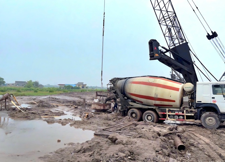 Nh&agrave; thầu tăng ca, nỗ lực t&igrave;m kiếm nguồn c&aacute;t đắp thi c&ocirc;ng cao tốc Ninh B&igrave;nh - Hải Ph&ograve;ng - Ảnh 1.