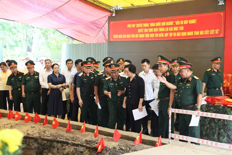  Ph&oacute; Thủ tướng Phạm Thị Thanh Tr&agrave; kiểm tra c&ocirc;ng t&aacute;c chuẩn bị Lễ triển khai t&igrave;m kiếm, quy tập h&agrave;i cốt liệt sĩ tại C&ocirc;ng vi&ecirc;n L&ecirc; Thị Ri&ecirc;ng - Ảnh 3.