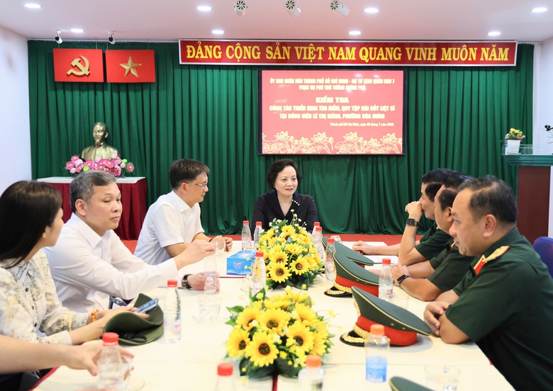  Ph&oacute; Thủ tướng Phạm Thị Thanh Tr&agrave; kiểm tra c&ocirc;ng t&aacute;c chuẩn bị Lễ triển khai t&igrave;m kiếm, quy tập h&agrave;i cốt liệt sĩ tại C&ocirc;ng vi&ecirc;n L&ecirc; Thị Ri&ecirc;ng - Ảnh 6.