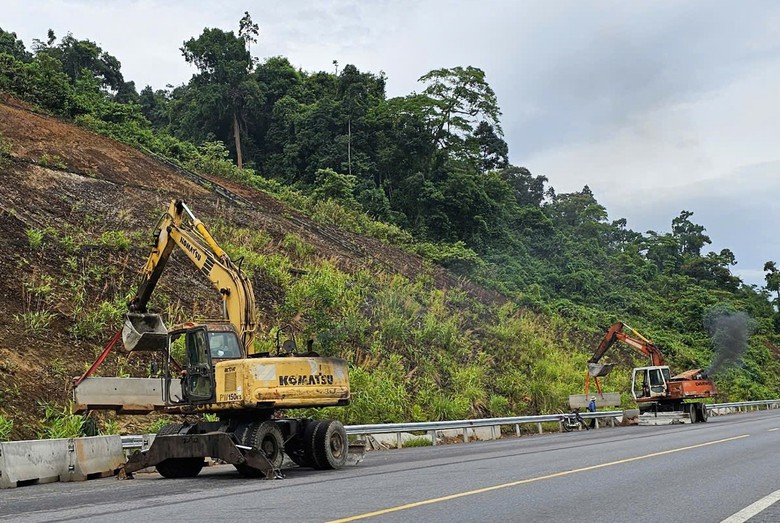 Cao tốc đoạn La Sơn - H&ograve;a Li&ecirc;n sẽ đưa v&agrave;o khai th&aacute;c tuyến ch&iacute;nh trong th&aacute;ng 8/2026 - Ảnh 10.