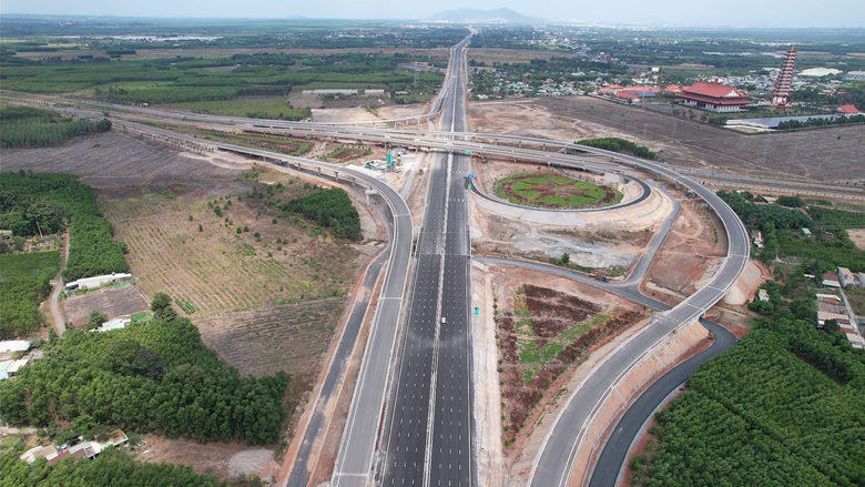 Đồng Nai định h&igrave;nh quy hoạch t&iacute;ch hợp, đặt nền m&oacute;ng ph&aacute;t triển đ&ocirc; thị s&acirc;n bay - Ảnh 1.