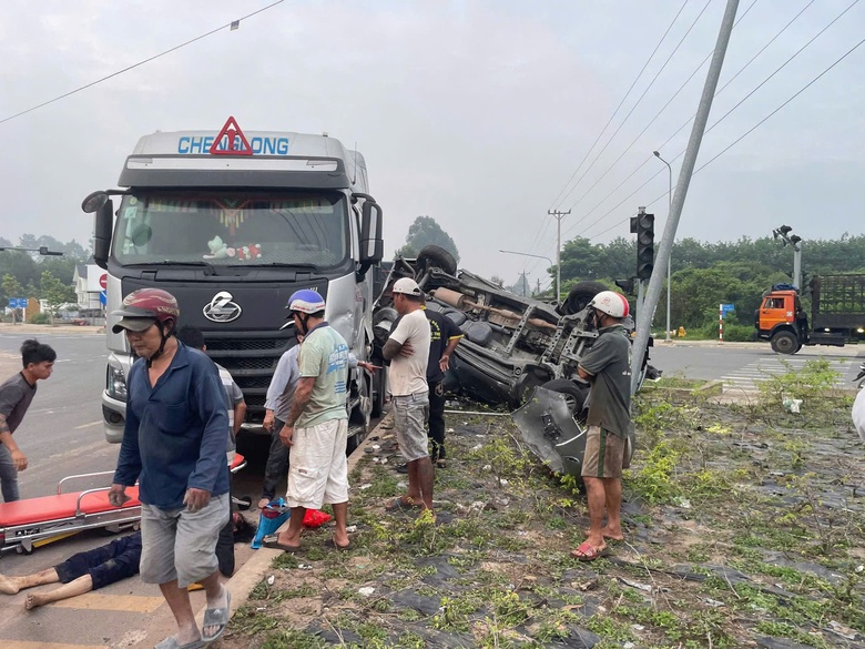 TP.HCM: Xe ben va chạm &ocirc; t&ocirc; 7 chỗ, 1 người tử vong - Ảnh 1.