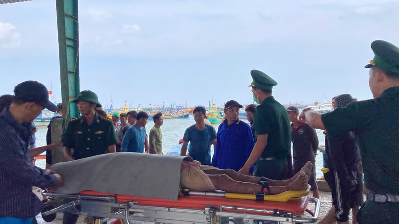 L&acirc;m Đồng: T&agrave;u c&aacute; bị t&agrave;u h&agrave;ng t&ocirc;ng ch&igrave;m ngo&agrave;i khơi , một người tử vong - Ảnh 2.