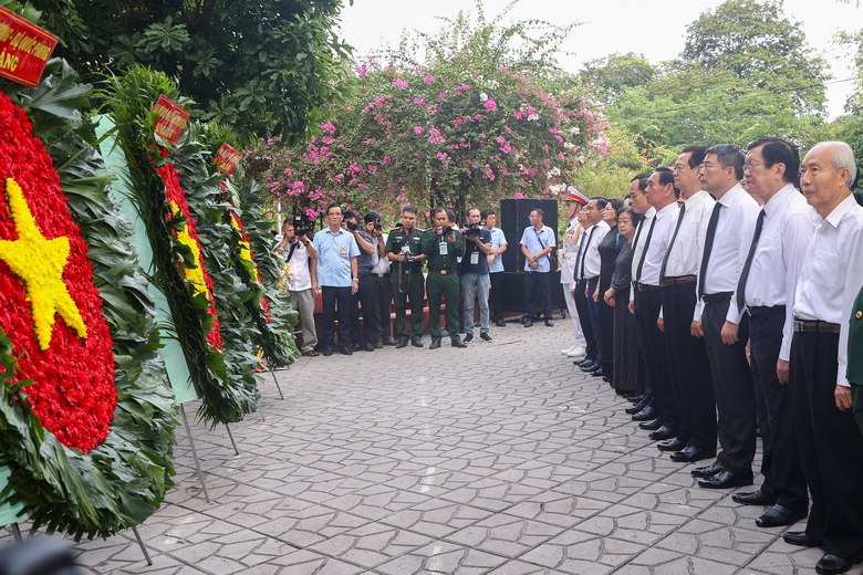 Thủ tướng: Bằng mọi giá, nỗ lực tìm kiếm, quy tập và xác định danh tính hài cốt liệt sĩ - Ảnh 3.