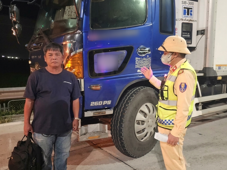 T&agrave;i xế vi phạm nồng độ cồn tr&ecirc;n cao tốc Cam L&acirc;m - Vĩnh Hảo, bị phạt 20,5 triệu đồng - Ảnh 1.
