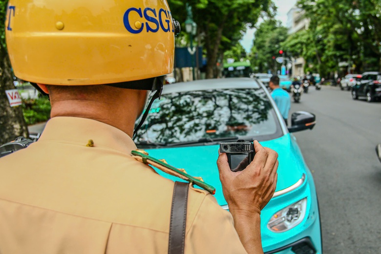 H&agrave; Nội: CSGT ghi h&igrave;nh từng xe dừng đỗ tr&aacute;i quy định, tăng xử phạt bằng camera AI - Ảnh 5.
