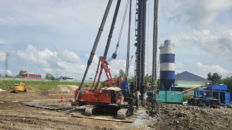 V&igrave; sao khởi c&ocirc;ng 6 th&aacute;ng, hạng mục bổ sung cao tốc Mỹ Thuận - Cần Thơ đạt hơn 16% tiến độ? - Ảnh 1.