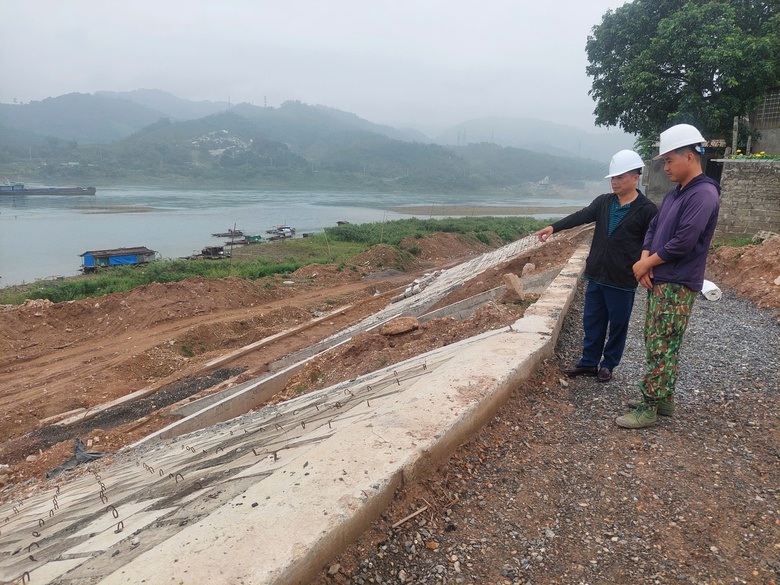 Ph&uacute; Thọ siết chặt ph&ograve;ng, chống đuối nước tại c&aacute;c c&ocirc;ng trường x&acirc;y dựng m&ugrave;a mưa b&atilde;o - Ảnh 2.
