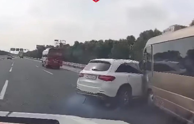 X&aacute;c định nguy&ecirc;n nh&acirc;n vụ 3 &ocirc; t&ocirc; va chạm li&ecirc;n ho&agrave;n tr&ecirc;n cao tốc H&agrave; Nội - Hải Ph&ograve;ng - Ảnh 1.