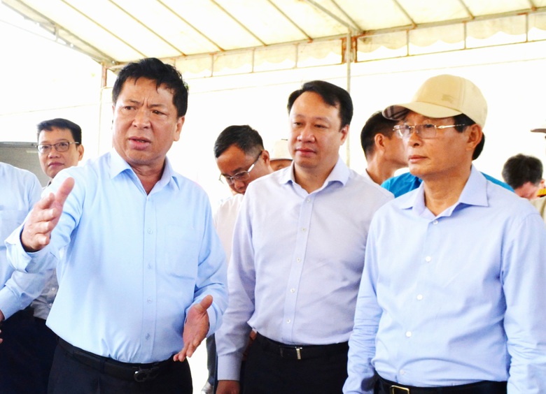 Bộ trưởng Trần Hồng Minh: Thi c&ocirc;ng đồng bộ, ho&agrave;n th&agrave;nh cao tốc Cam Lộ- La Sơn v&agrave;o th&aacute;ng 12 - Ảnh 2.