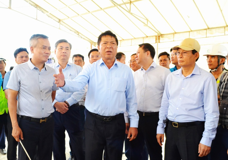 Bộ trưởng Trần Hồng Minh: Thi c&ocirc;ng đồng bộ, ho&agrave;n th&agrave;nh cao tốc Cam Lộ- La Sơn v&agrave;o th&aacute;ng 12 - Ảnh 3.