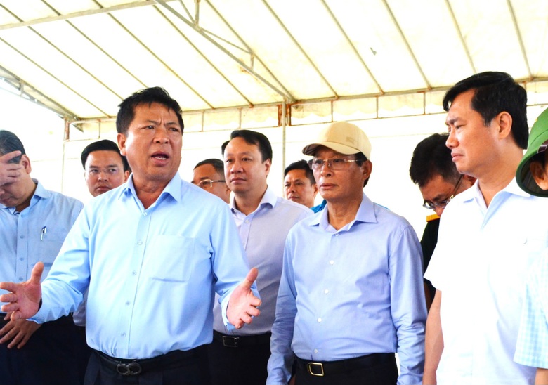 Bộ trưởng Trần Hồng Minh: Thi công đồng bộ, hoàn thành cao tốc Cam Lộ- La Sơn vào tháng 12 - Ảnh 1.