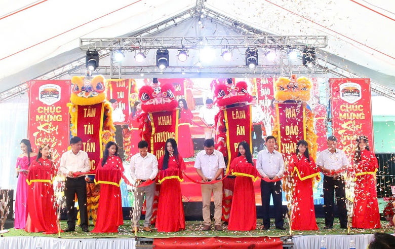 Đắk Lắk khai trương tuyến xe buýt điện đầu tiên - Ảnh 1.