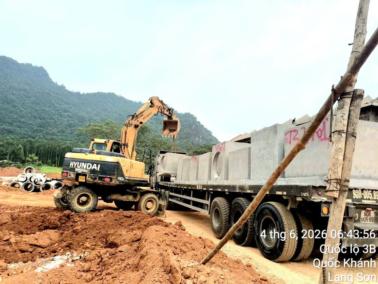 Rockwell thầm lặng "n&acirc;ng đỡ" tương lai - Ảnh 5.
