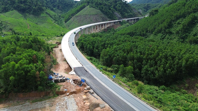 Bộ trưởng Trần Hồng Minh: Ho&agrave;n th&agrave;nh tuyến ch&iacute;nh cao tốc La Sơn - H&ograve;a Li&ecirc;n trong th&aacute;ng 8 - Ảnh 9.