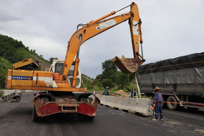 Bộ trưởng Trần Hồng Minh: Ho&agrave;n th&agrave;nh tuyến ch&iacute;nh cao tốc La Sơn - H&ograve;a Li&ecirc;n trong th&aacute;ng 8 - Ảnh 2.