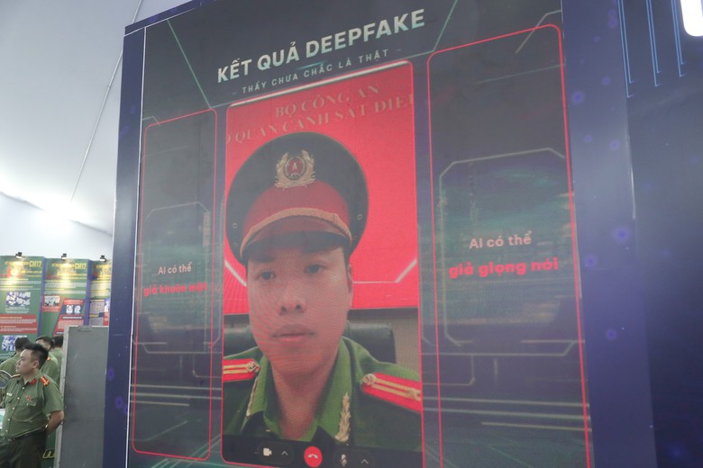 Người d&acirc;n H&agrave; Nội xếp h&agrave;ng trải nghiệm hệ thống an ninh mạng chặn Deepfake - Ảnh 5.