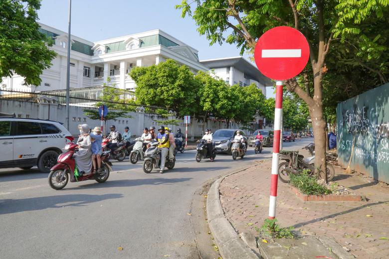 Hà Nội: Tài xế ô tô bị phạt 19 triệu đồng, trừ điểm bằng lái vì thói quen đi tắt ngược chiều - Ảnh 1.