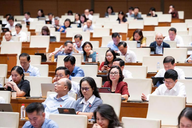 Đại biểu đề nghị ho&agrave;n thiện quy định về kiến tr&uacute;c ven biển, bảo vệ bản sắc văn h&oacute;a - Ảnh 3.