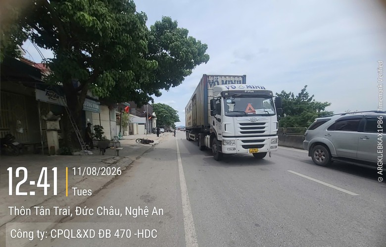 Nghệ An: Va chạm giữa xe đầu k&eacute;o v&agrave; xe m&aacute;y tr&ecirc;n Quốc lộ 1, 3 người thương vong - Ảnh 1.