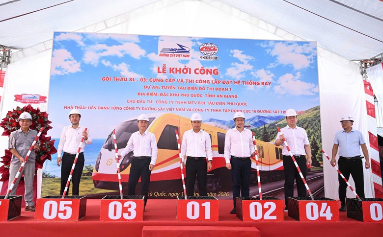 Lắp ray hiệu chuẩn tuyến t&agrave;u điện nhẹ LRT Ph&uacute; Quốc  - Ảnh 1.