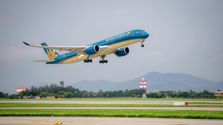 Vietnam Airlines bổ sung 60 nghìn chỗ phục vụ dịp Quốc khánh 2/9 - Ảnh 1.