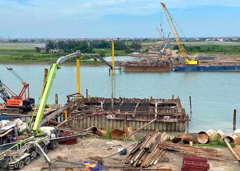 Cấp phép khai thác, gỡ khó vật liệu thi công cao tốc Ninh Bình - Hải Phòng trong tháng 8 - Ảnh 1.