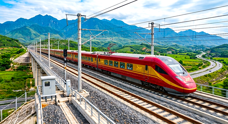 Ba bài học kinh nghiệm từ việc điều chỉnh Dự án đường sắt Lào Cai - Hà Nội - Hải Phòng - Ảnh 1.