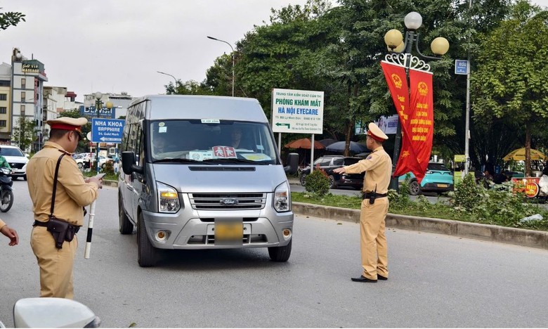 Nhiều điểm mới trong xử phạt vi phạm giao thông đường bộ từ 15/8 - Ảnh 1.
