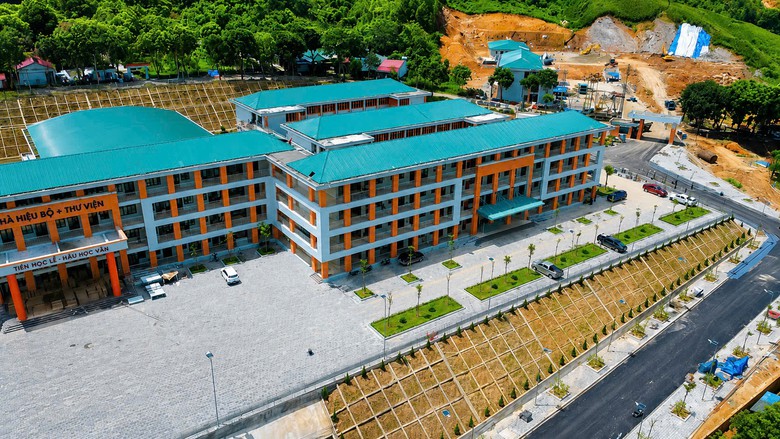 Cuộc đua về đ&iacute;ch của những ng&ocirc;i trường nơi bi&ecirc;n cương - Ảnh 10.