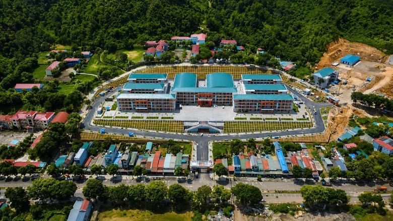 Cuộc đua về đ&iacute;ch của những ng&ocirc;i trường nơi bi&ecirc;n cương - Ảnh 1.