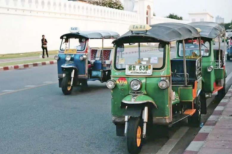 Tranh cãi đề xuất cấm xe tuk-tuk chạy xăng tại Bangkok - Ảnh 2.